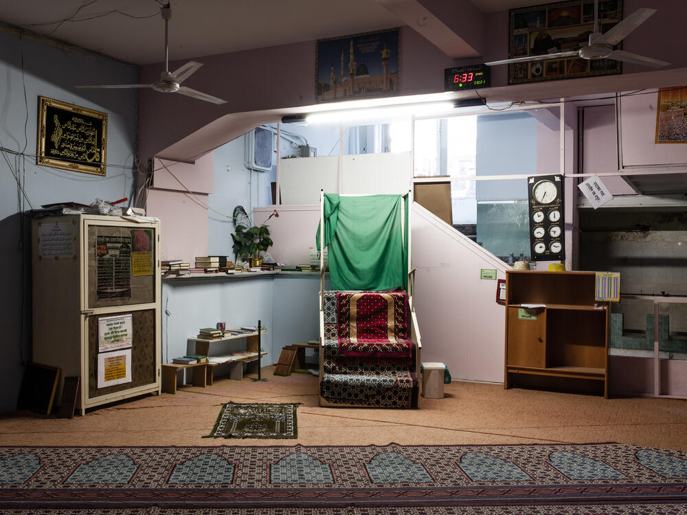Image 9 of 19 from “Informal Mosques” by Ricardo Nunes